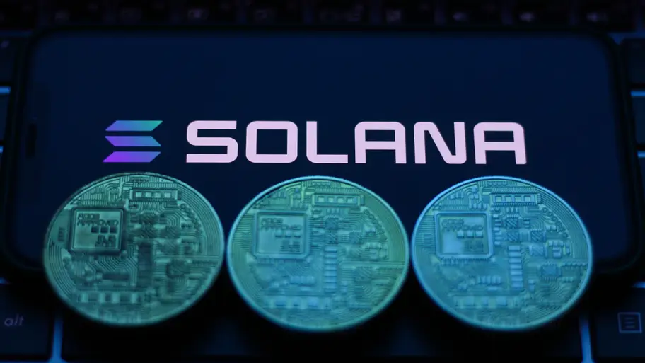 Solana Mobile’s Inventory Challenges Amidst SOL’s Price Surge: What Lies Ahead?